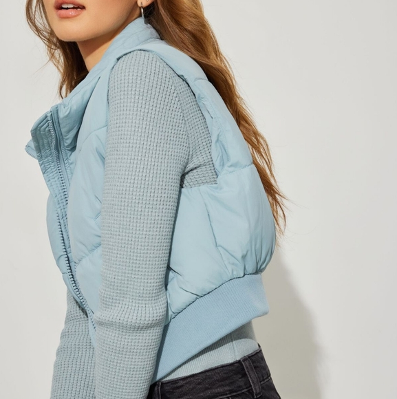 GARAGE Puffer Vest - Picture 2 of 3